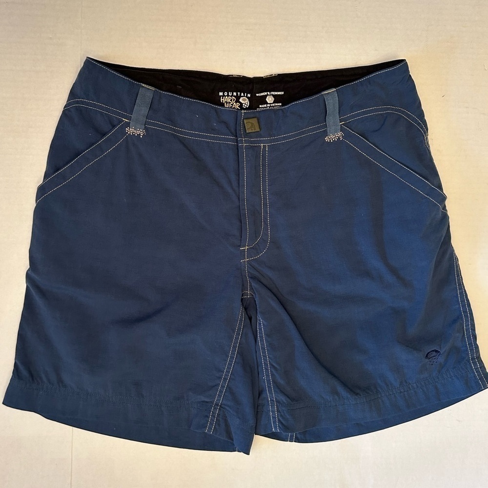 Mountain Hardwear light weight women’s hiking blue 100% nylon‎ shorts Sz-8. V11